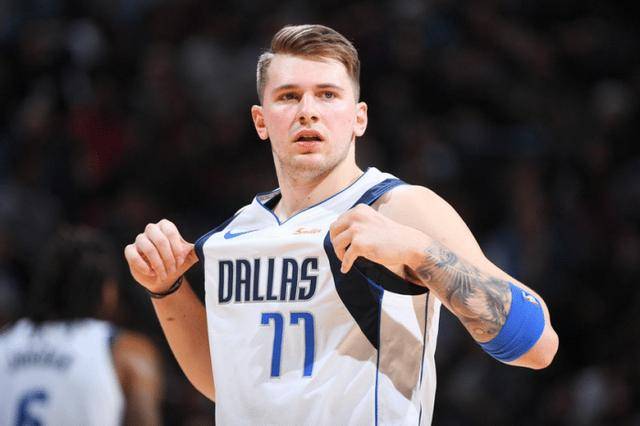 势使得他在 势使得他在